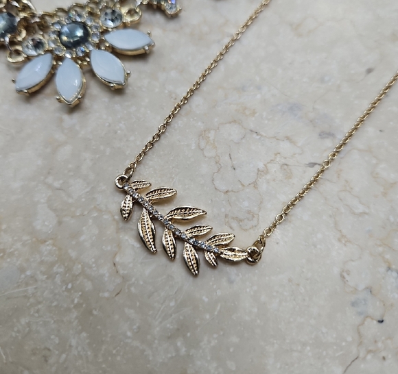 Elegant Gold and Silver Necklace Set - Picture 5 of 5